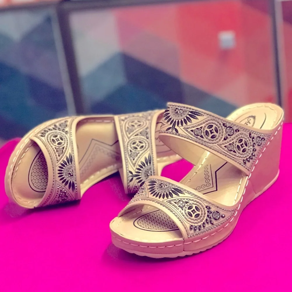 Restocked Italina Black Floral Embroidered Peep Toe Chunky Platform Heel Sandal - Picture 9 of 11